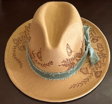 Load image into Gallery viewer, Tan Vegan Felt Fedora with Bumble Bee