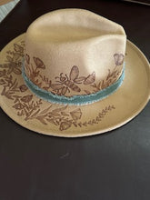 Load image into Gallery viewer, Tan Vegan Felt Fedora with Bumble Bee